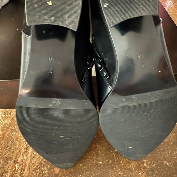 Vaneli Women's Size 7 leather ankle boots with side zip Black - Picture 5 of 7